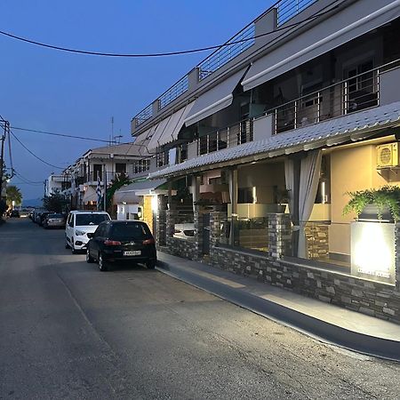 Avra Comfort Rooms - Family Nea Poteidaia Exterior foto