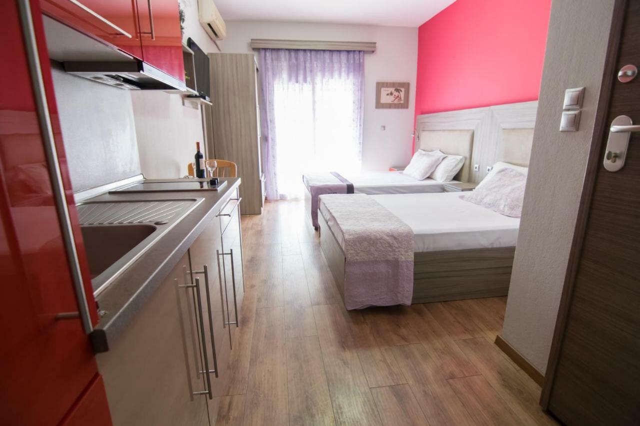 Avra Comfort Rooms - Family Nea Poteidaia Exterior foto